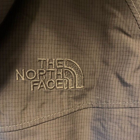 Small women’s North face parka in dark grey - Picture 8 of 8